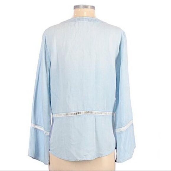 Cloth & Stone Anthropologie Chambray Light Wash Blue Bell Sleeve Blouse Small - Picture 7 of 7